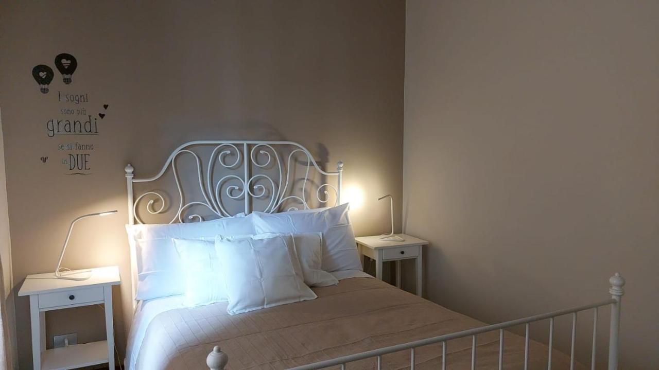Casa Monchieri Apartment มาโรเน ภายนอก รูปภาพ